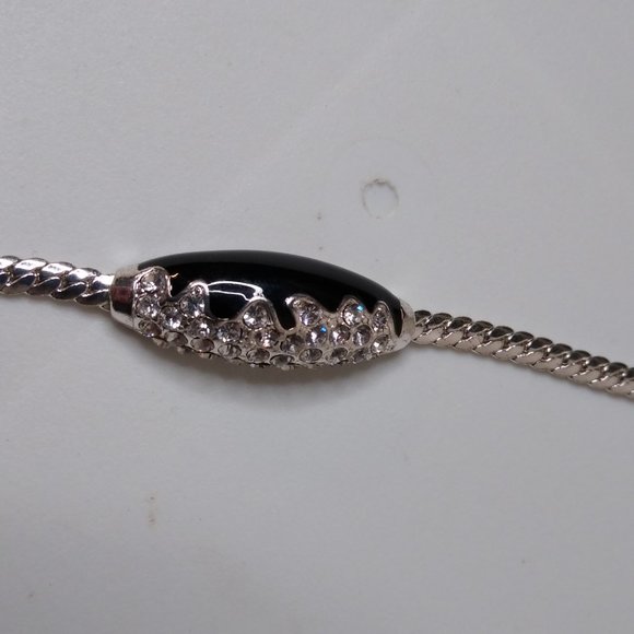 Decorative Matching Bracelet And Clip On Earring Set - Picture 15 of 16